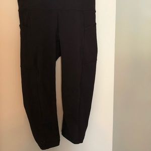 Lululemon size 4 cropped leggings